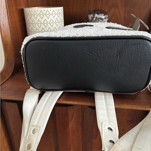 Loungefly White and Orange Olaf Mini Backpack - Picture 4 of 6